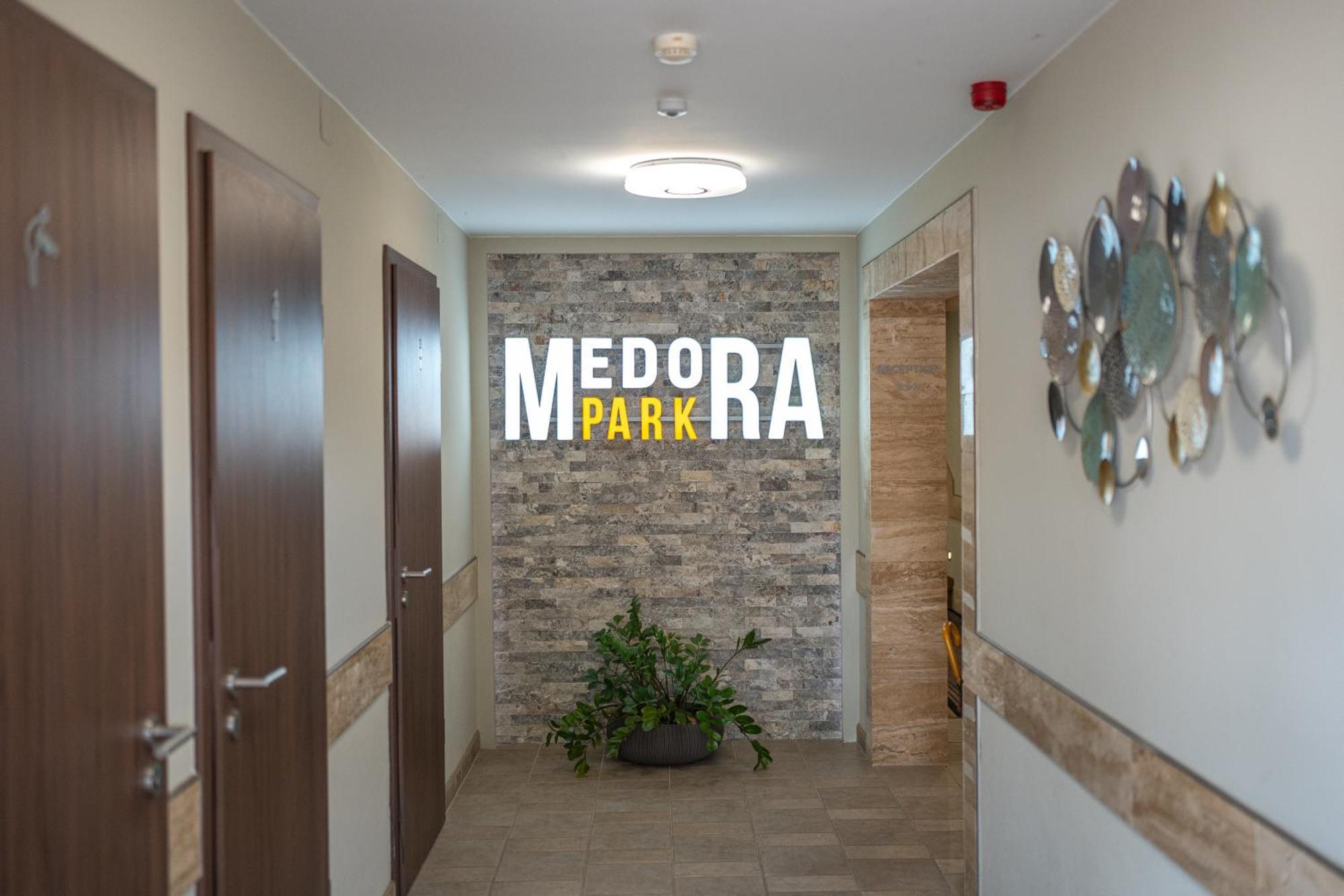 Medora Park - Hotel Medora*** Гардонь Экстерьер фото